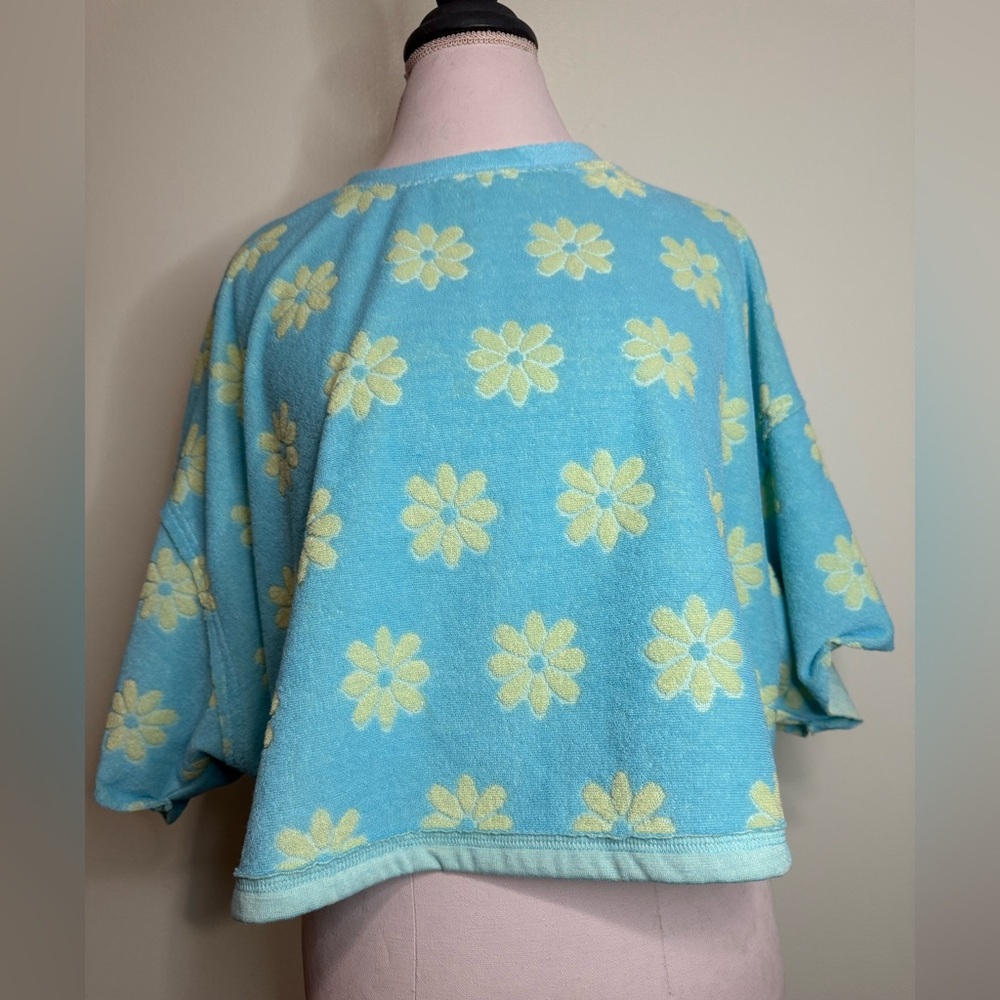 Oli & Hali Floral Blue and Yellow Women's oversized crop Top in size large
